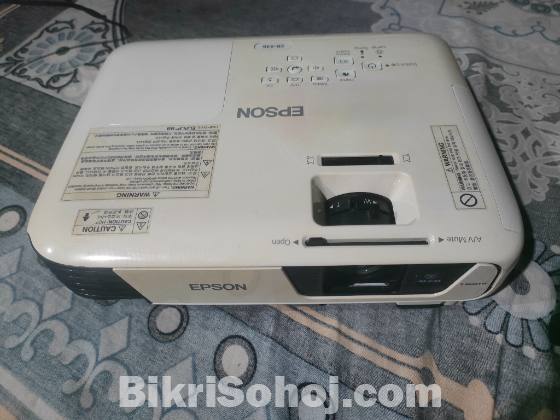 Projector: EPSON EB-X36